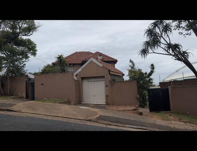 4 BEDROOM FREESTANDING FOR SALE IN WINDERMERE